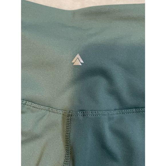 Cali Sport Womens Performance capri Leggings size‎ Medium Sage Green Sheer - Picture 6 of 6